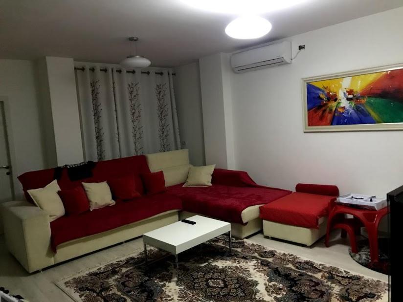 Liqeni I Thate, Apartament